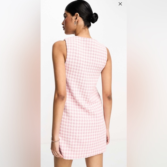 Asos Design dogtooth boucle mini vest dress - Picture 2 of 7
